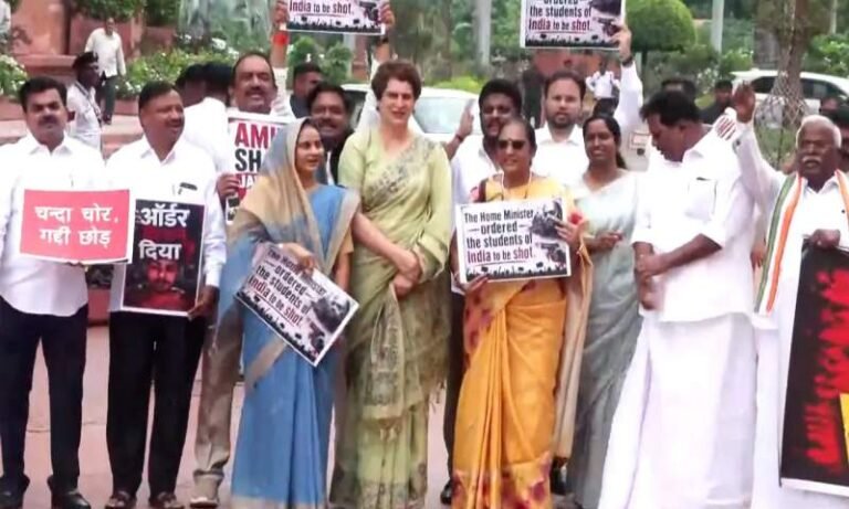 संसद में विपक्ष का हंगामा जारी, दोनों सदनों की कार्यवाही दिनभर रही बाधित